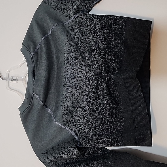 Gymshark Adapt Hombre Seamless Long Sleeves Crop Top Size XS - Picture 4 of 5